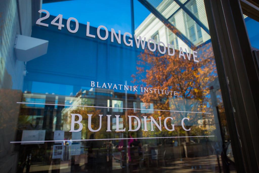 Photograph of the entrance to Harvard Medical School, Building C, Blavatnik Havard Life Lab Longwood